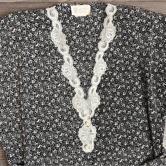Vintage 80s California Dynasty Floral Lace & Satin Robe W/ Waist Tie Size S - Picture 2 of 5